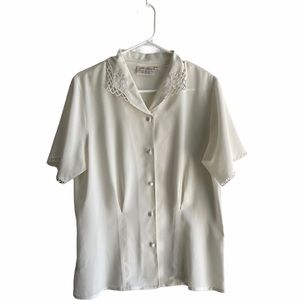 VINTAGE embroidered white t-shirt!